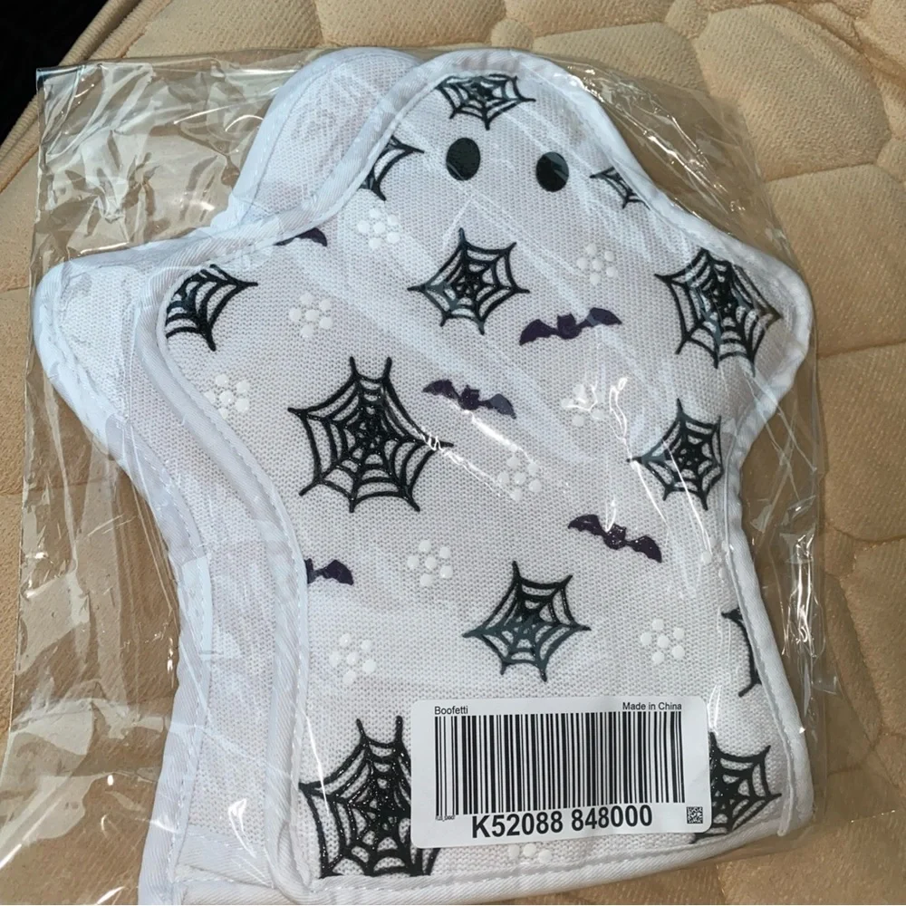 Temptations Boofetti Ghost Shape Halloween Oven Mitts‎ Set New